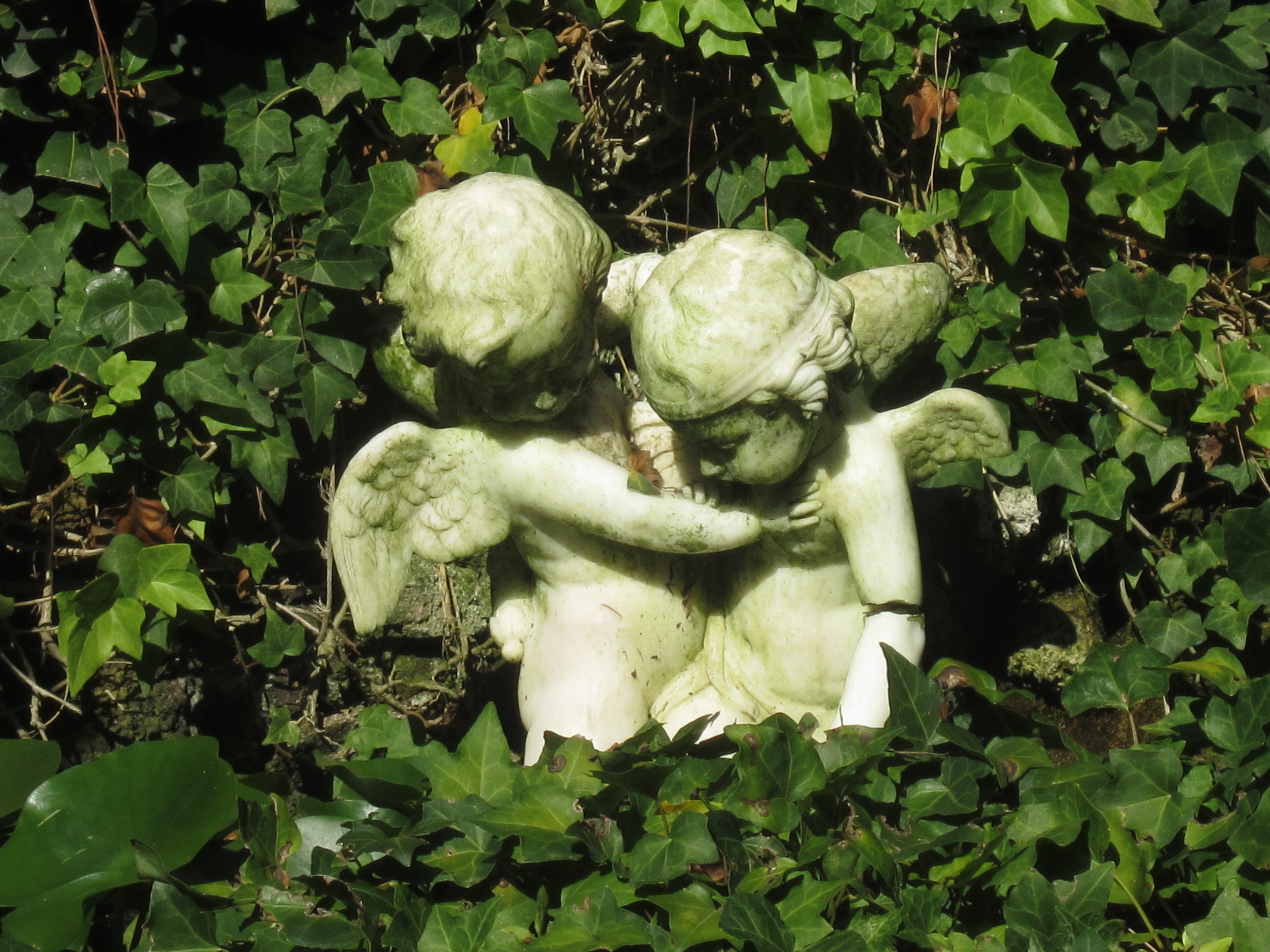 Two angels, Greece